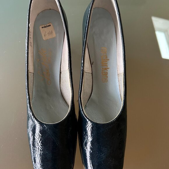 La Belle Originals - Navy Pumps with Gold Trim - 6AAAA - Picture 1 of 6